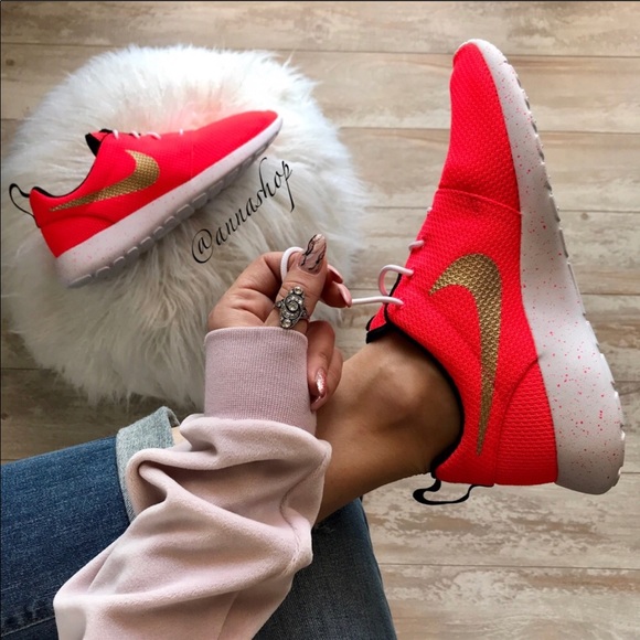 Nike Shoes - NWT Nike ID Roshe one Custom Gold swoosh